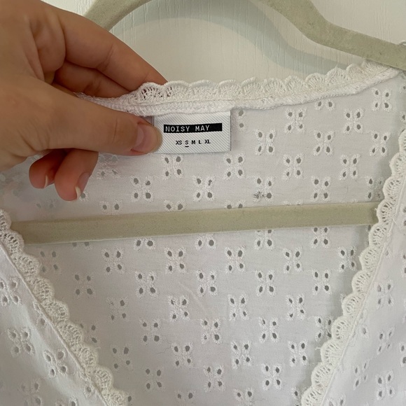 Cropped V-Neck Crochet Blouse - Picture 9 of 9